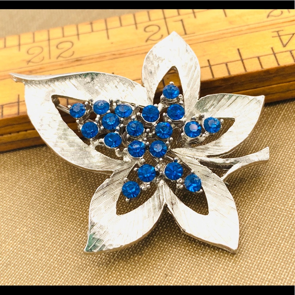 Vintage rhinestone leaf brooch silver cobalt blue